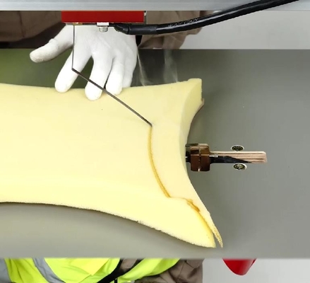 家具の柔らかい装飾のためのテーブルの特別な溝を彫る機械